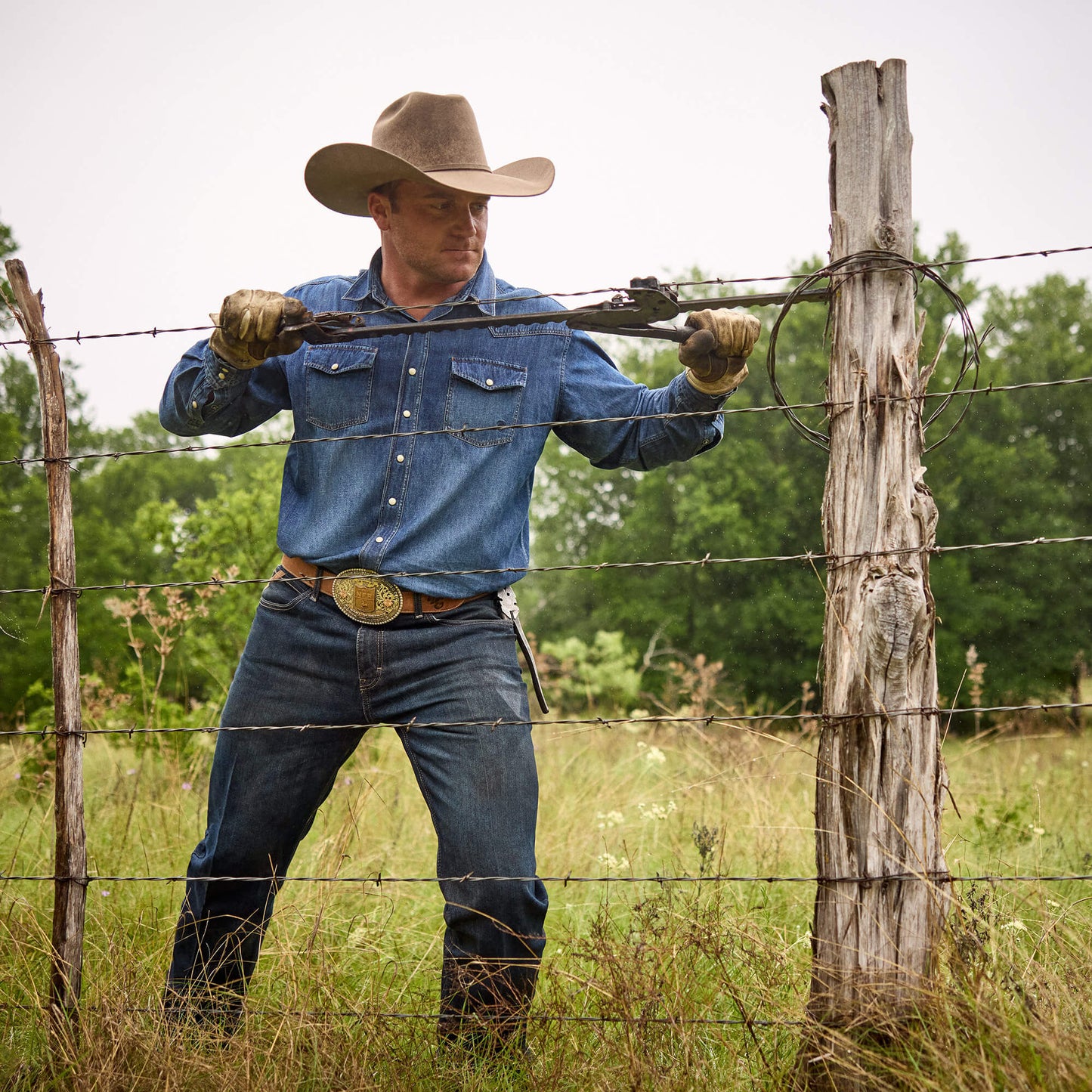 Ariat Men’s Classic Denim Shirt