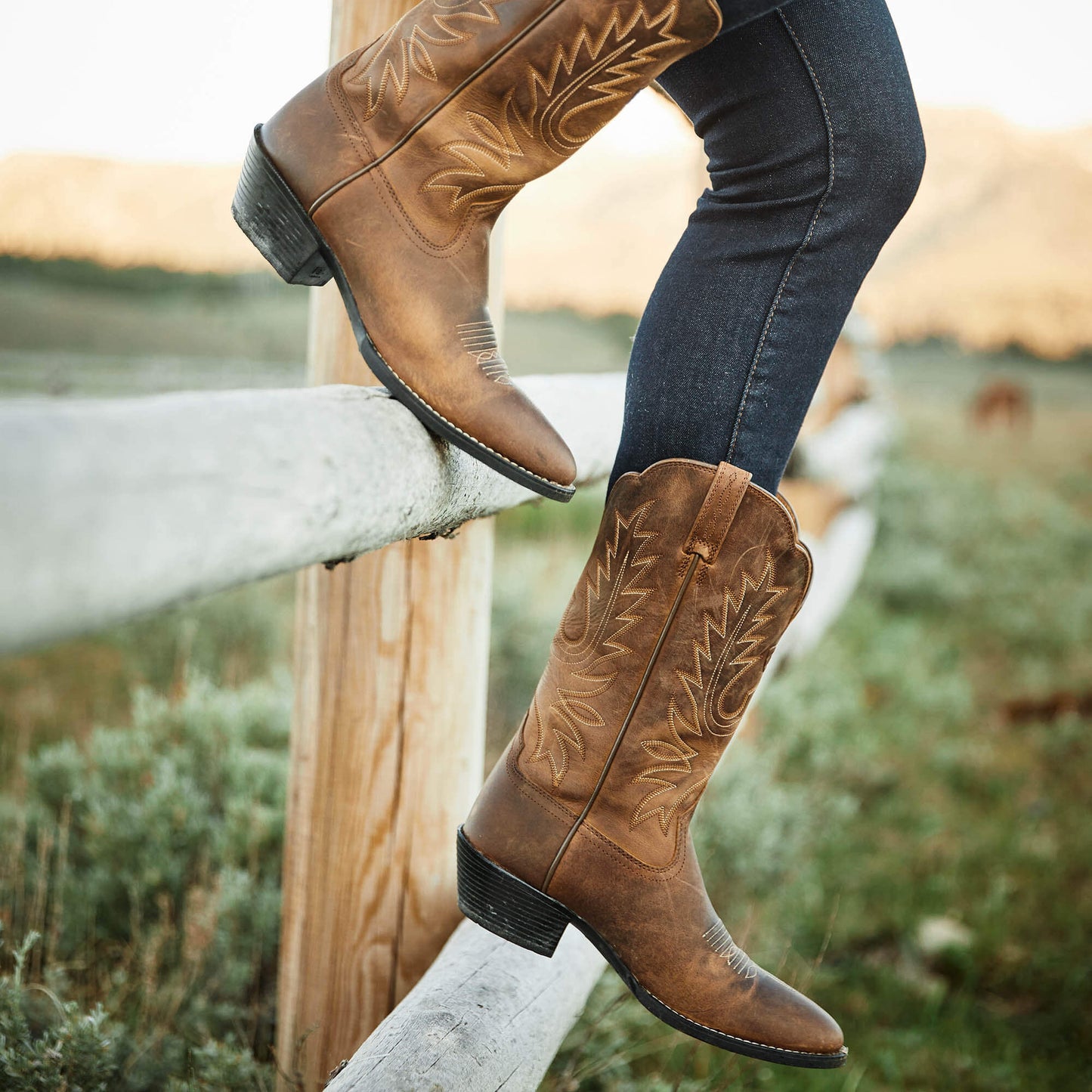Bota vaquera con punta en R Heritage StretchFit de Ariat para mujer