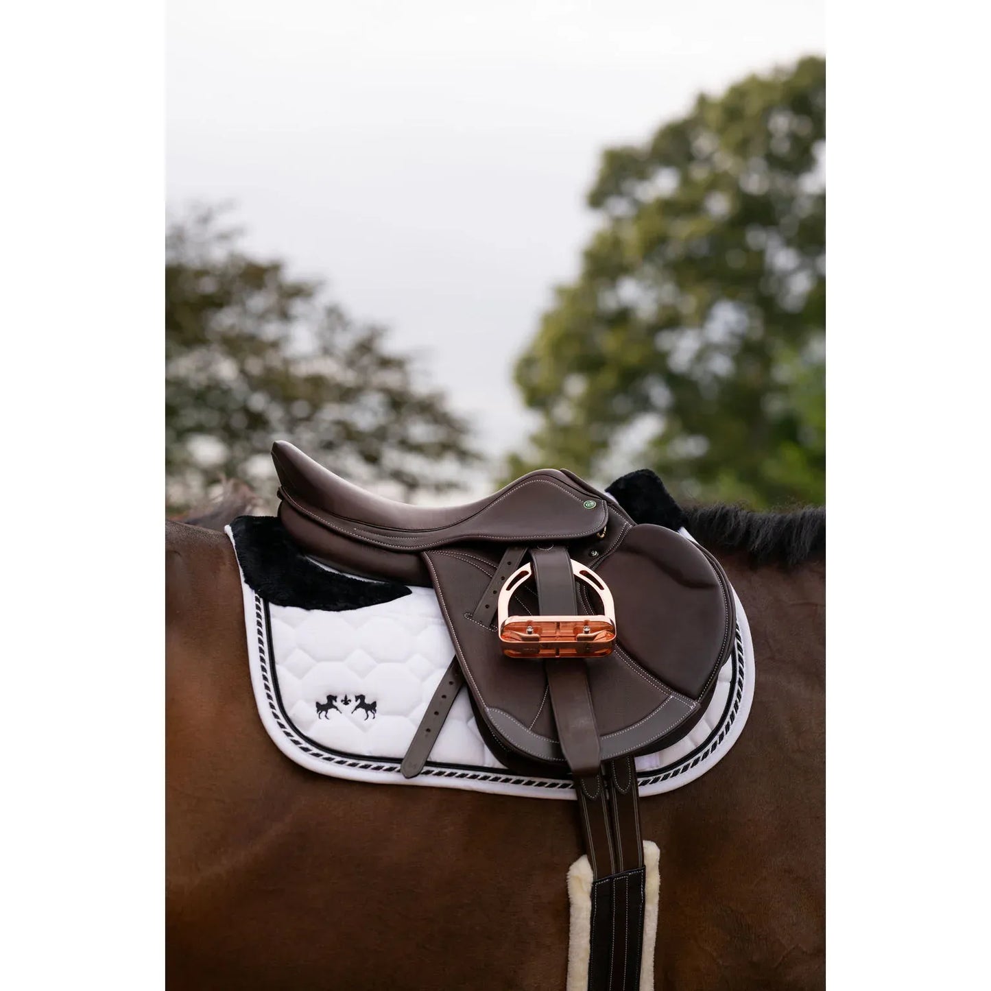 Silla de Montar Henri de Rivel Equipe Covered Close Contact IGP – Panel Flocado (Habana)